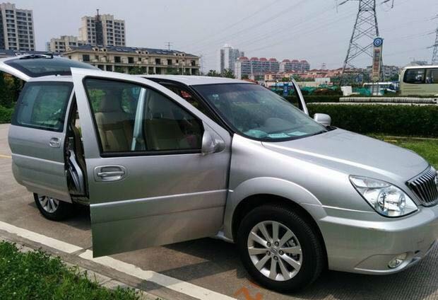 舊款別克商務車