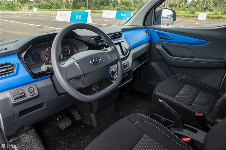 上海新能源電動貨車租賃車型:大通EV30