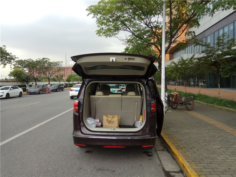 上海租別克GL8商務(wù)車